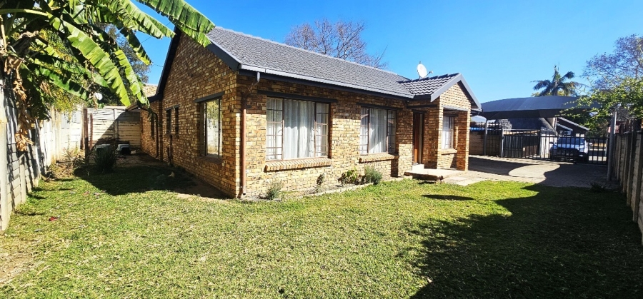 To Let 3 Bedroom Property for Rent in Bodorp North West